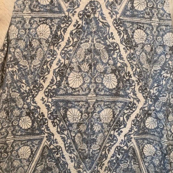 Lucky Brand Printed Scoop Neck Tee Size Medium - Picture 2 of 4